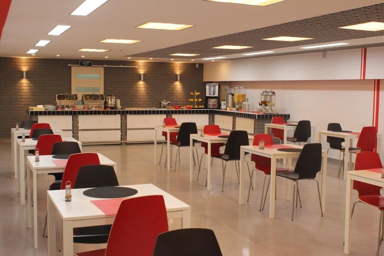 Chisto Hotel โกเมล ภายนอก รูปภาพ